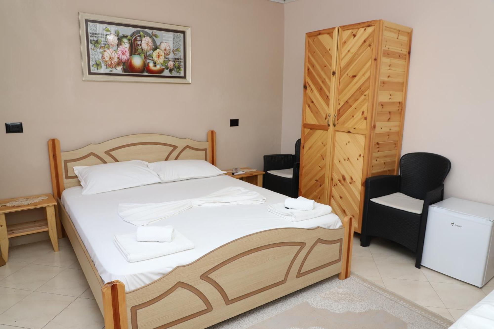 Guest House Lion Berat Exterior foto